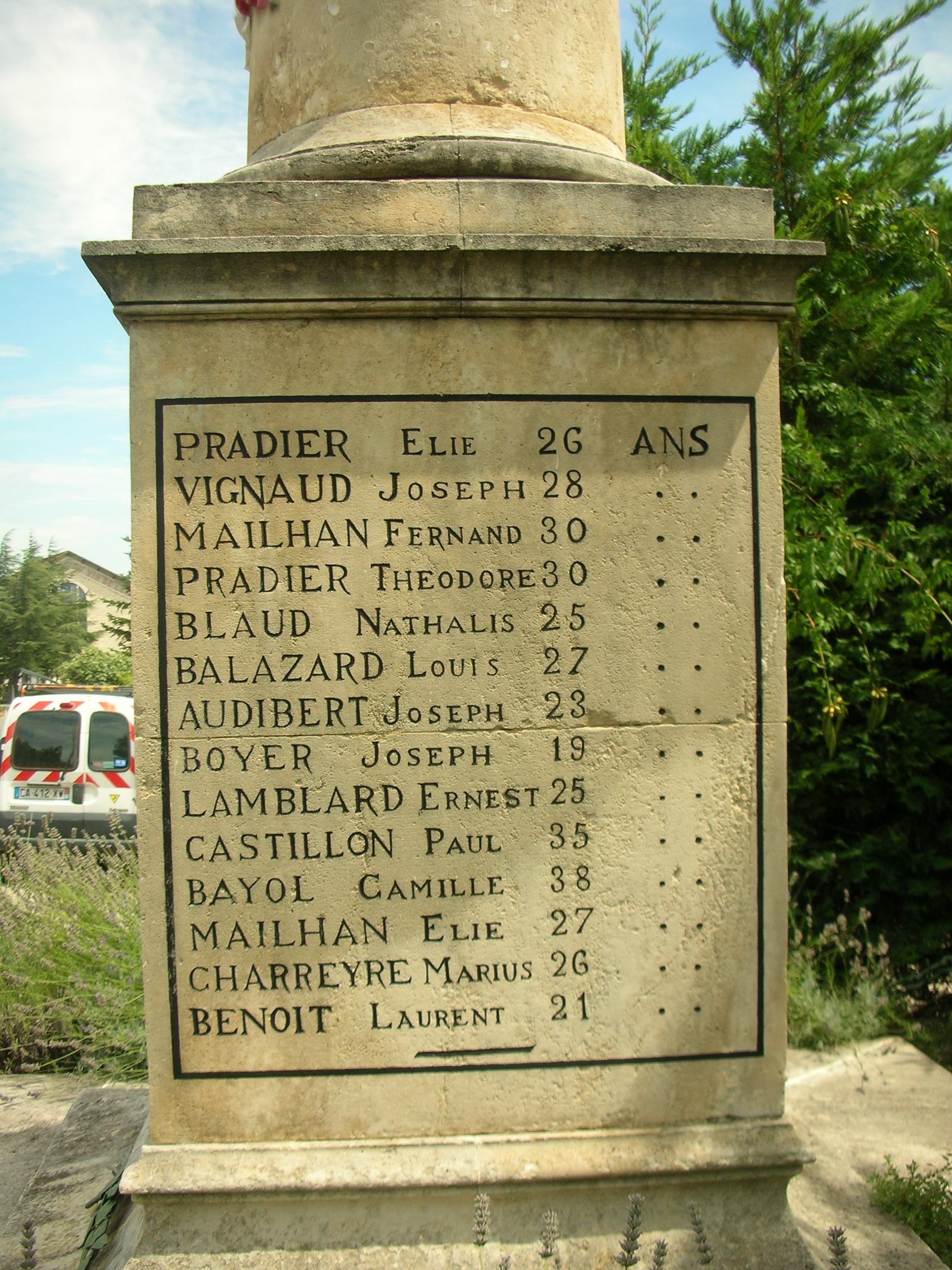 10 LAMBLARD monument Ledenon